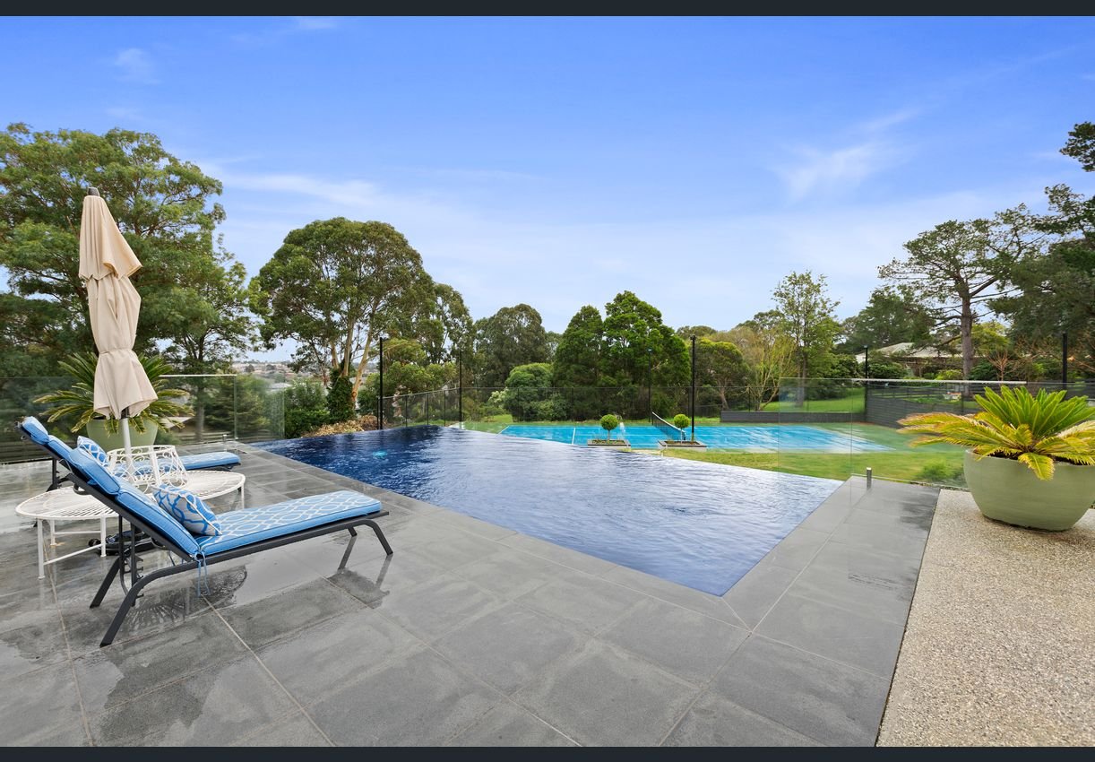 17 County Terrace-swimming-pool